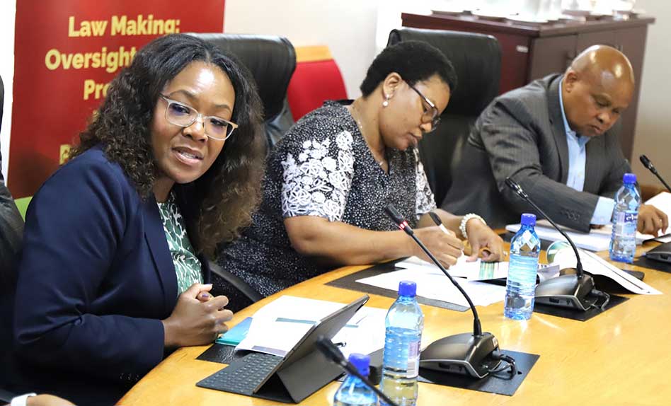 The Speaker of the Legislature, Hon. Basetsana R.S Dantjie held an oversight meeting with Auditor General of South Africa, Ms. Tsakani Maluleke together with management over the North West Local Government 2021/22 audit outcomes.